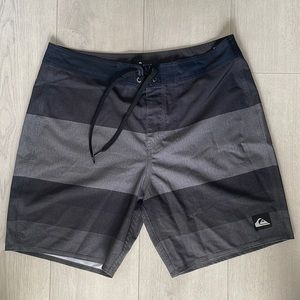 quick silver boardshorts black and grey